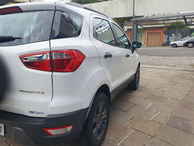 FORD - ECOSPORT - 2017/2018 - Branca - R$ 72.990,00