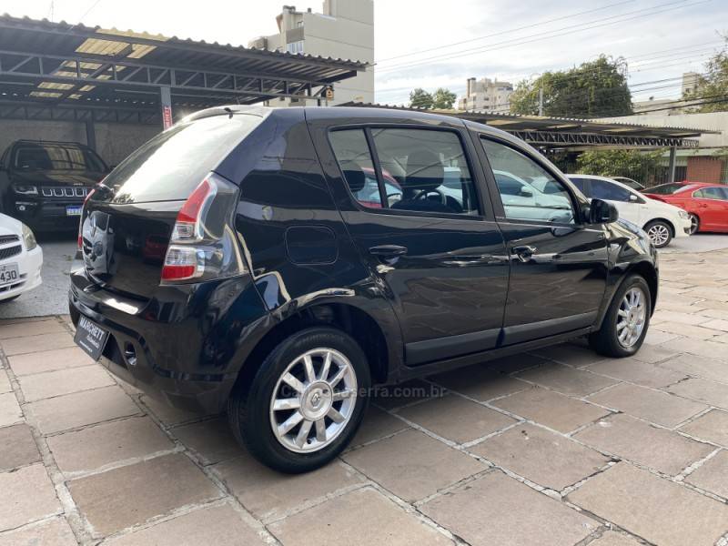 RENAULT - SANDERO - 2013/2014 - Preta - R$ 37.990,00