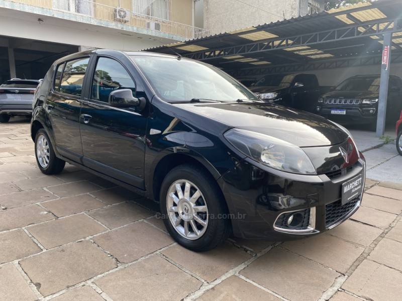 RENAULT - SANDERO - 2013/2014 - Preta - R$ 37.990,00