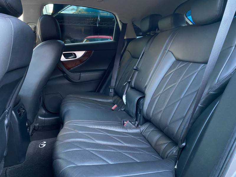 INFINITI - FX35 - 2008/2009 - Cinza - R$ 105.000,00