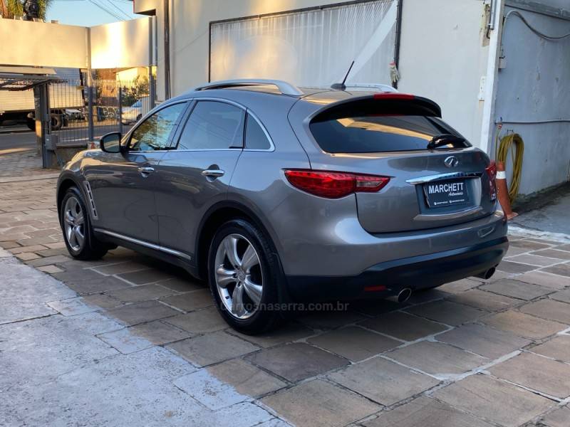 INFINITI - FX35 - 2008/2009 - Cinza - R$ 110.000,00