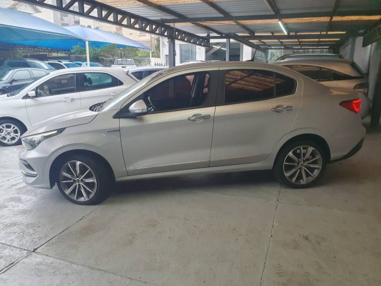 FIAT - CRONOS - 2018/2019 - Prata - R$ 55.990,00