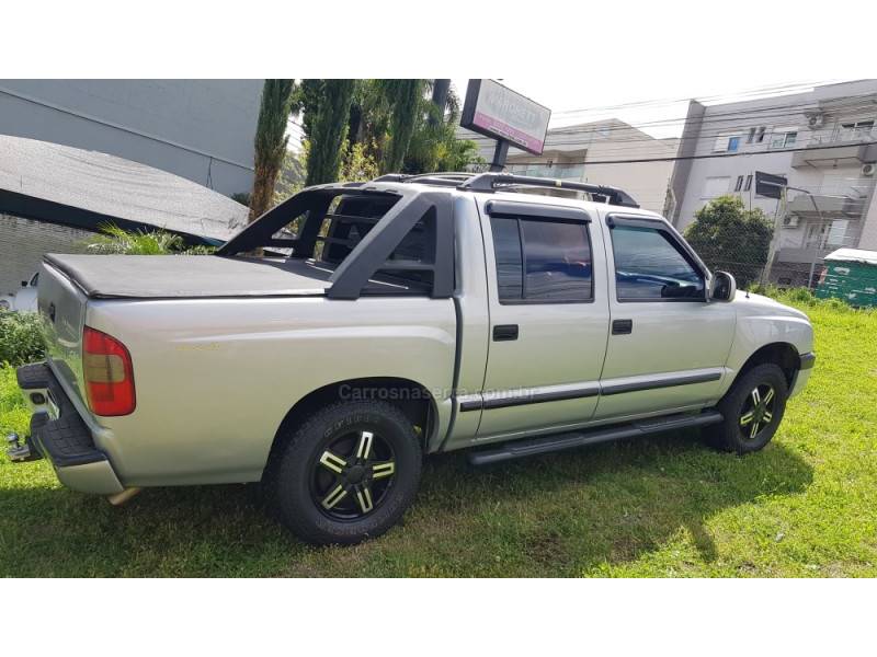 CHEVROLET - S10 - 2004/2004 - Prata - R$ 68.500,00