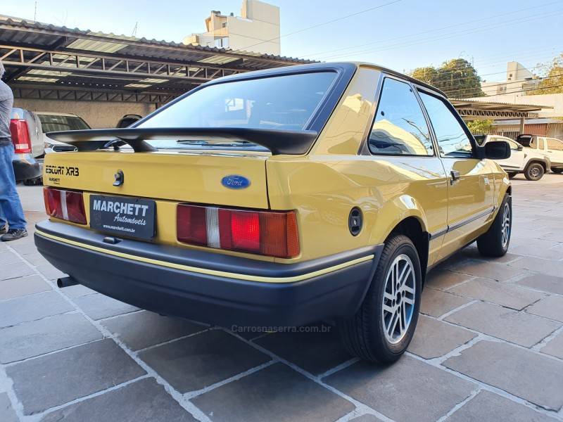 FORD - ESCORT - 1989/1989 - Amarela - R$ 50.000,00