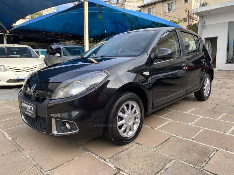 RENAULT - SANDERO - 2013/2014 - Preta - R$ 37.990,00