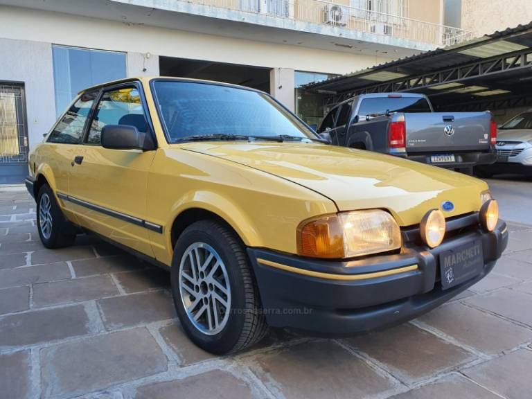 FORD - ESCORT - 1989/1989 - Amarela - R$ 50.000,00