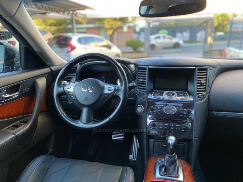 INFINITI - FX35 - 2008/2009 - Cinza - R$ 105.000,00