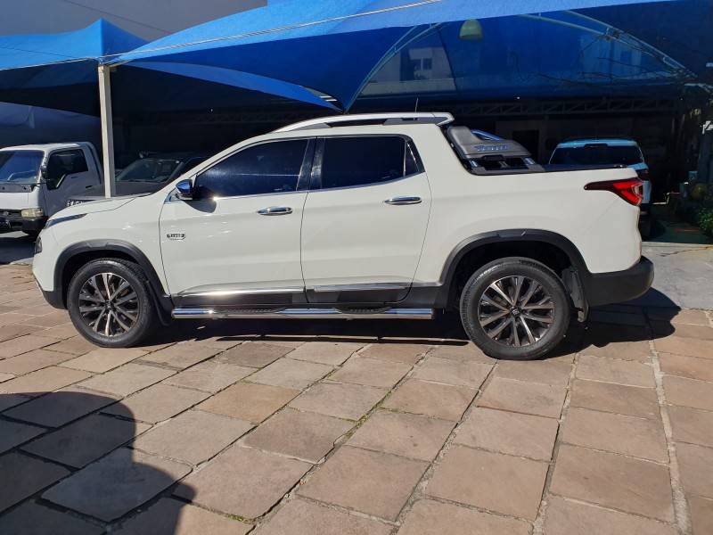 FIAT - TORO - 2022/2022 - Branca - R$ 142.990,00