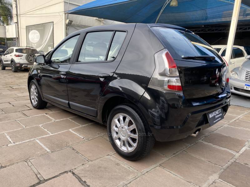 RENAULT - SANDERO - 2013/2014 - Preta - R$ 37.990,00