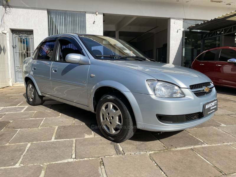 CHEVROLET - CLASSIC - 2010/2011 - Prata - R$ 23.800,00